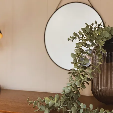 Charming Retreat In Center *