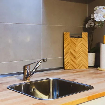 Charming Retreat In Center *